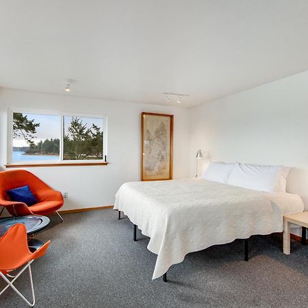 The Artists' Beachhouse Marrowstone Exterior photo