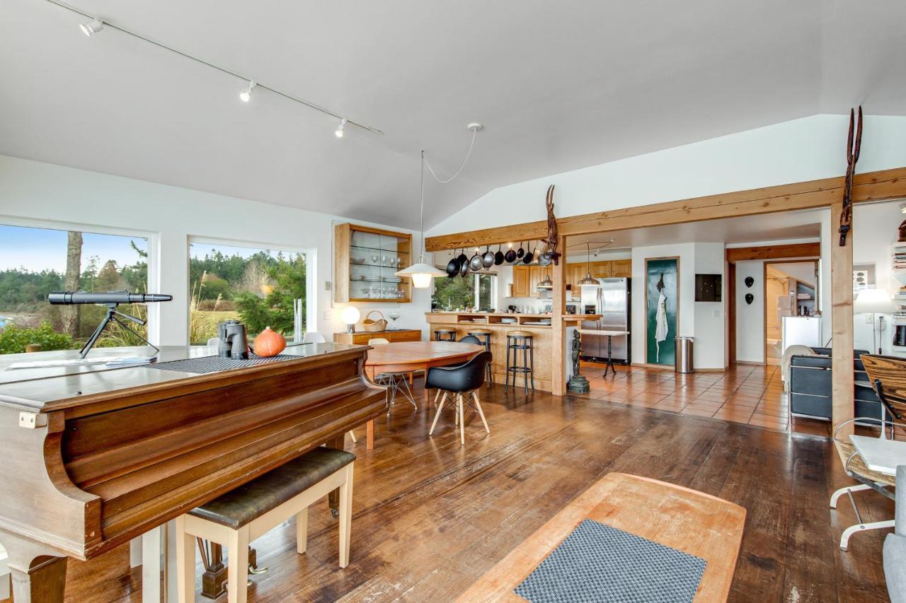 The Artists' Beachhouse Marrowstone Exterior photo