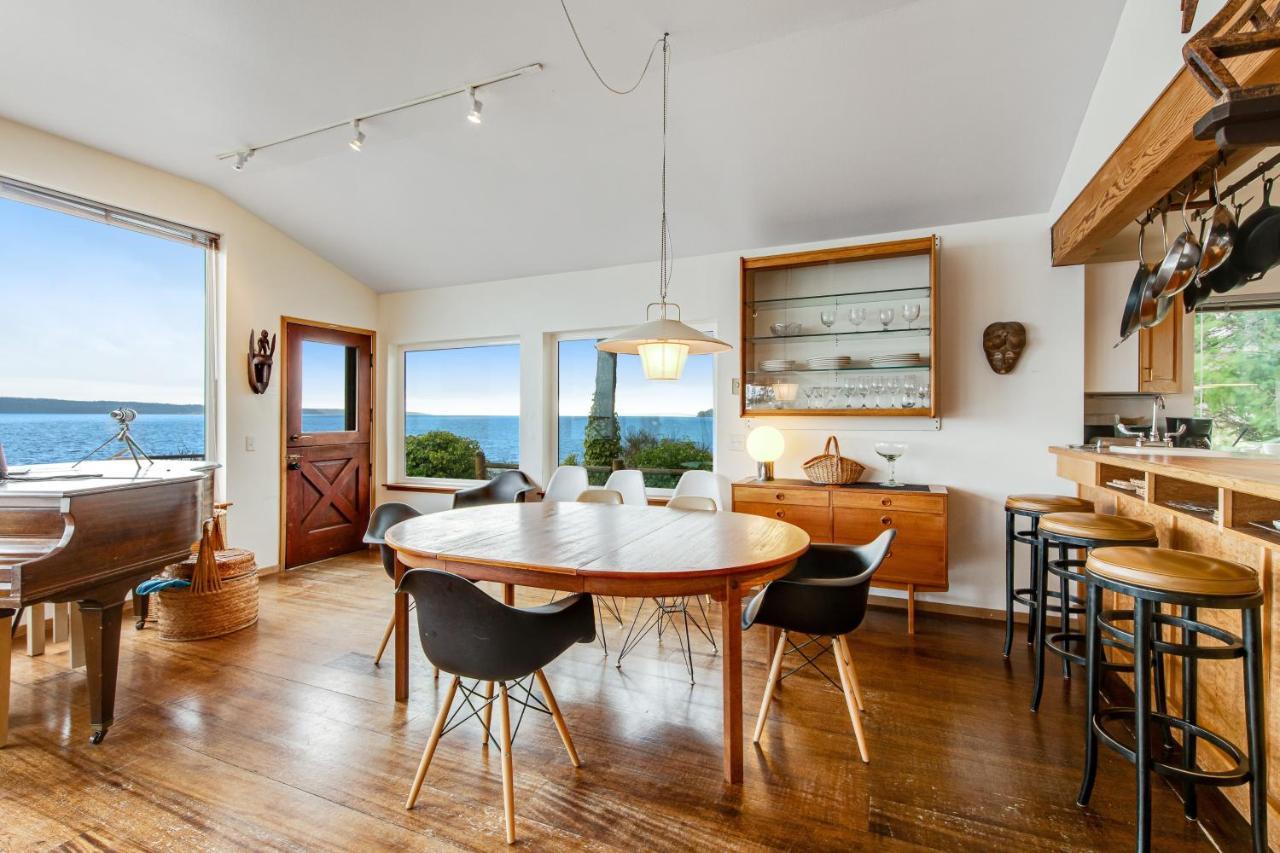The Artists' Beachhouse Marrowstone Exterior photo
