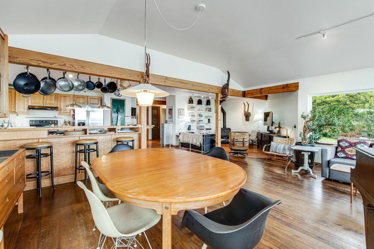 The Artists' Beachhouse Marrowstone Exterior photo