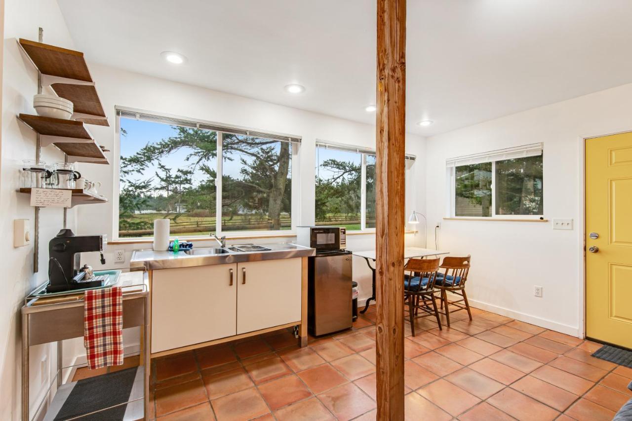 The Artists' Beachhouse Marrowstone Exterior photo