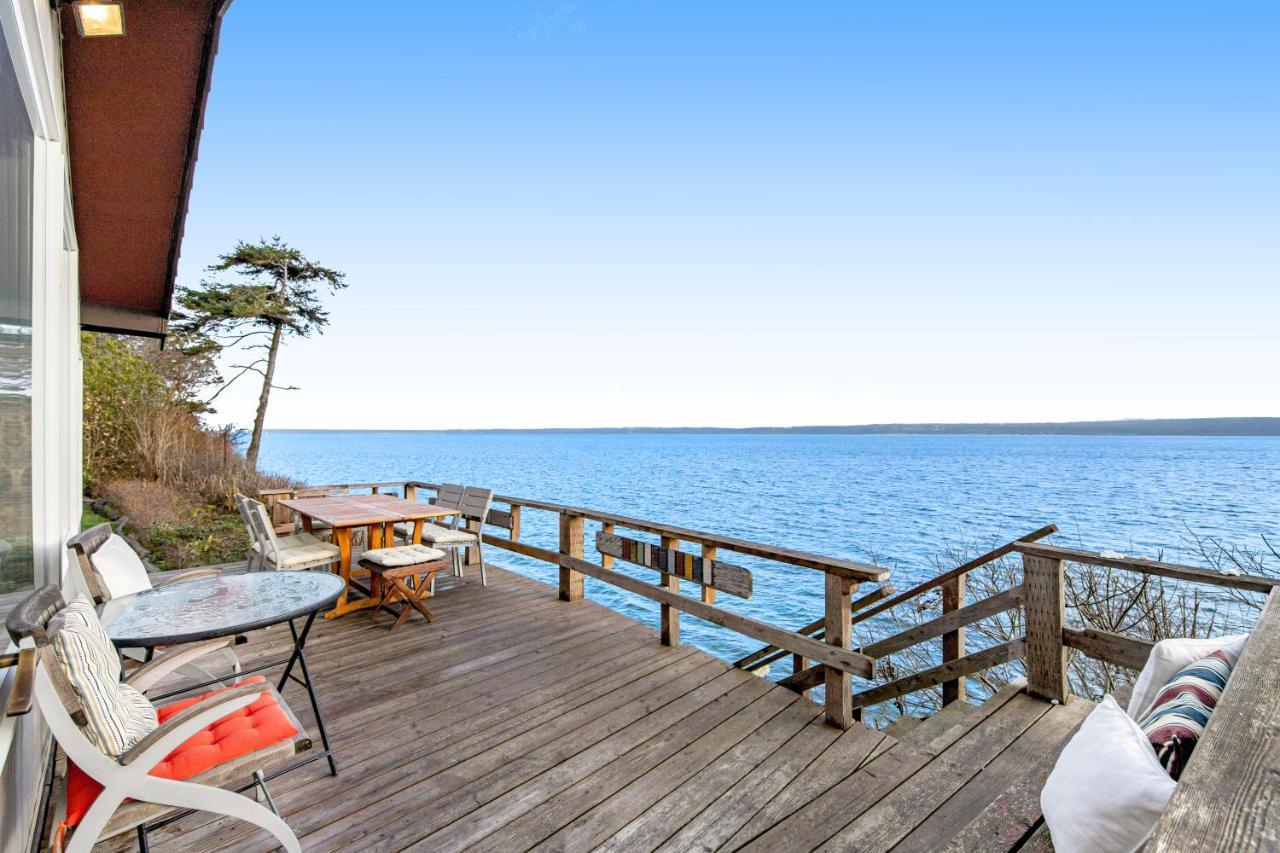 The Artists' Beachhouse Marrowstone Exterior photo
