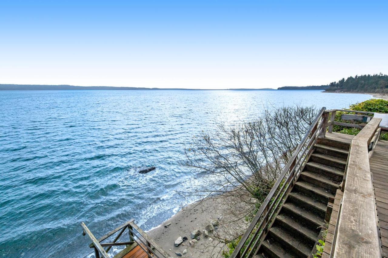 The Artists' Beachhouse Marrowstone Exterior photo